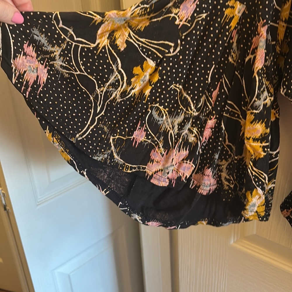 FREE PEOPLE | Off the‎ shoulder graphic floral top bell sleeve - size large - Picture 3 of 6